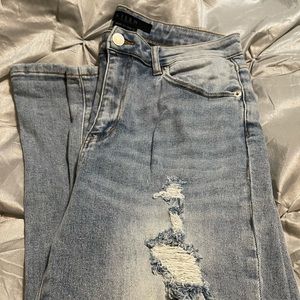 Risen Distressed Jeans